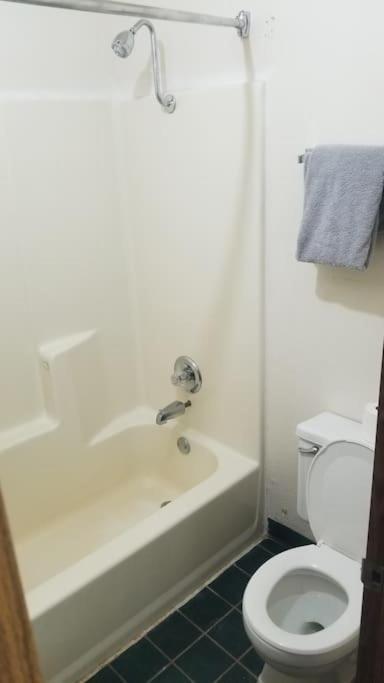 Osu Queen Bed Hotel Room 217 Wi-Fi Stillwater Exterior foto